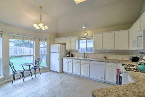 Fort Worth Home With Private Patio And Gas Grill!
