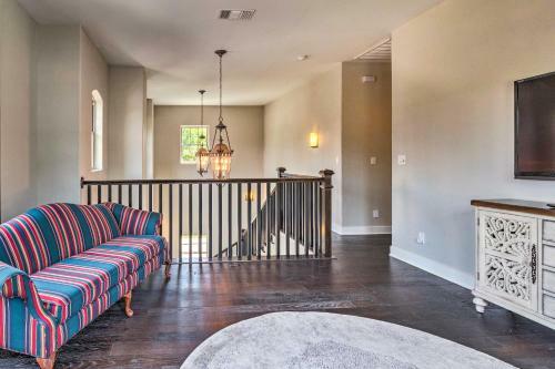 Stunning Farmhouse In Historic Dtwn Bastrop!