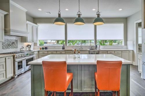 Stunning Farmhouse In Historic Dtwn Bastrop!