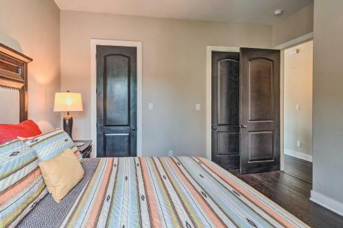 Stunning Farmhouse In Historic Dtwn Bastrop!