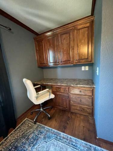 Enjoy Leisure At 4br, Fireplace, & Whirlpool