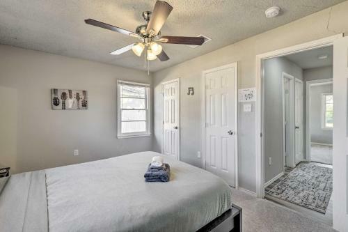 Modern Arlington Getaway Fenced Yard And Pool!