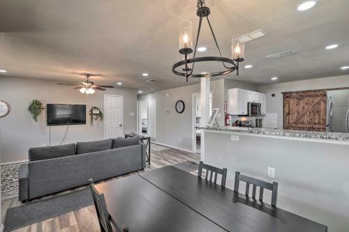 Modern Arlington Getaway Fenced Yard And Pool!
