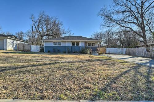 Modern Arlington Getaway Fenced Yard And Pool!