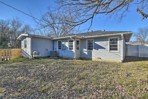 Modern Arlington Getaway Fenced Yard And Pool!