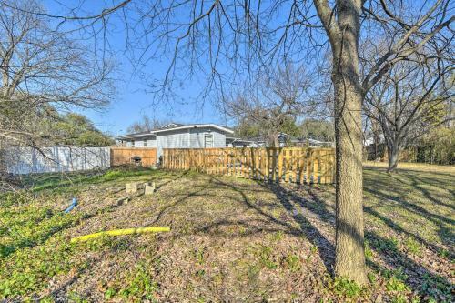 Modern Arlington Getaway Fenced Yard And Pool!