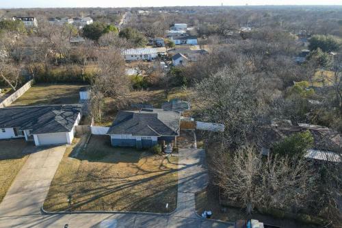 Modern Arlington Getaway Fenced Yard And Pool!