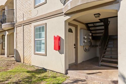 *double Apartment*spacious Units*heart Of Arlington