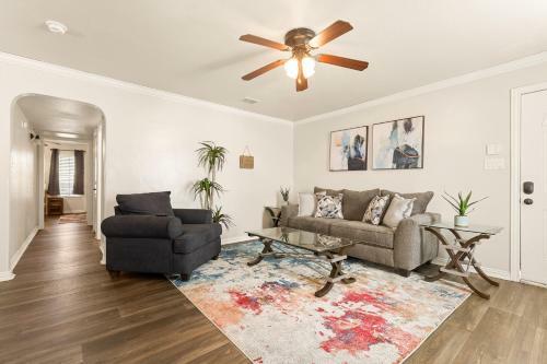*double Apartment*spacious Units*heart Of Arlington