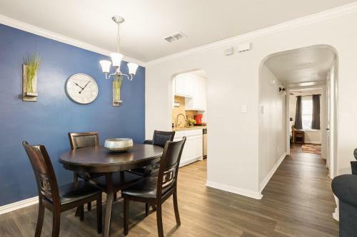 *double Apartment*spacious Units*heart Of Arlington