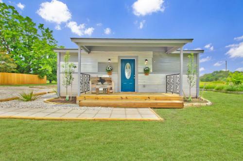 Bc - Blue Jay Getaway