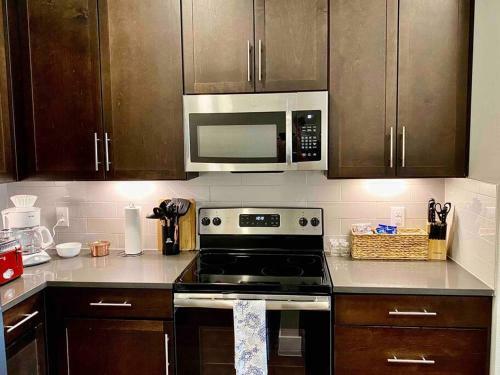 Immaculate Apartment W/king Bed &resort Style Pool