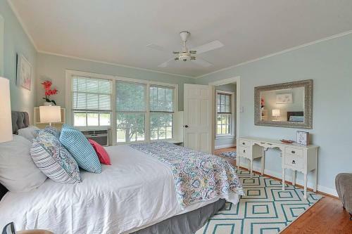 Spacious 4-bedroom Home W/ Beautiful Garden