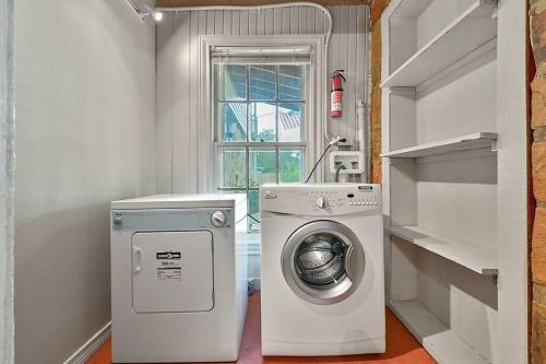 Spacious 4-bedroom Home W/ Beautiful Garden