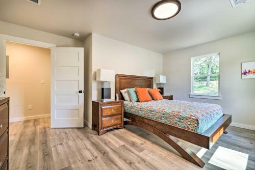 Modern And Colorful Buda Home Near Dtwn Austin!
