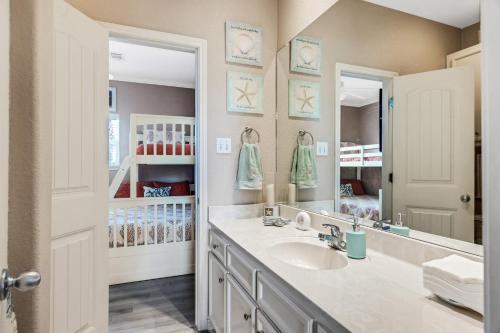 Coastal Cajun Getaway On The Beach! Home