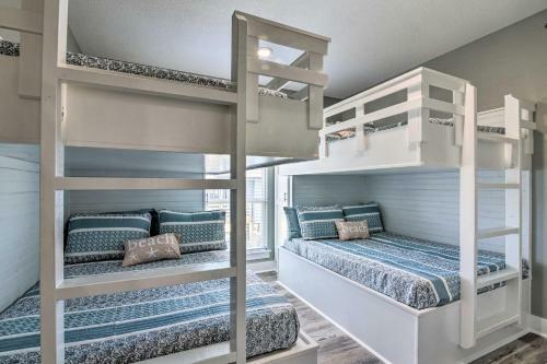 Bolivar Peninsula Beach House, Steps To Coast