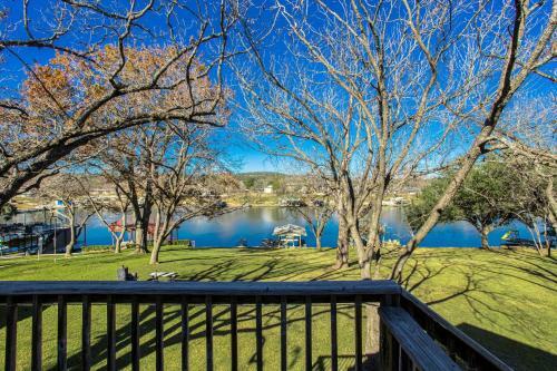 Cozy Retreat On Lake Lbj