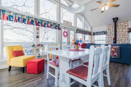 Cozy Retreat On Lake Lbj