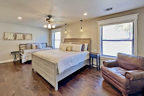 Opulent Waterfront 118b