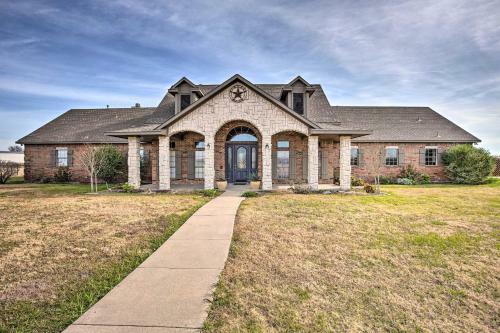 Luxurious Celina Villa On 10 Acres With Pool!