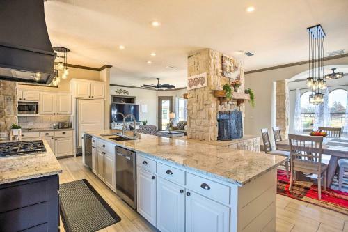 Luxurious Celina Villa On 10 Acres With Pool!