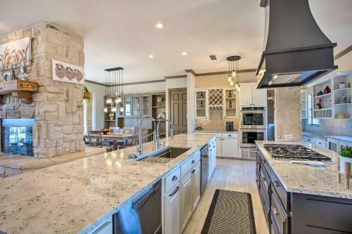 Luxurious Celina Villa On 10 Acres With Pool!