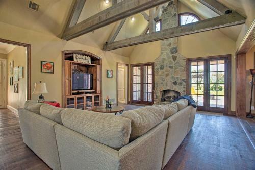 Lavish Celina Home With Patio And Game Room!