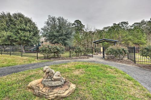 Family-friendly Conroe Home With Patio And Grill!