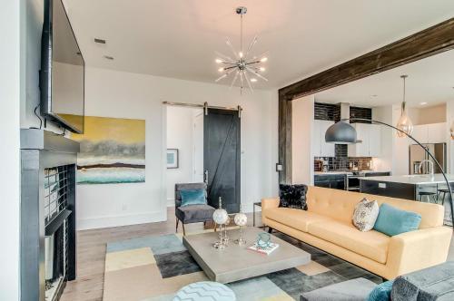4 Connecting Condos - Sleeps 32 To 36 - Firepits - Garages - Rooftops Decks - Great Views - Security