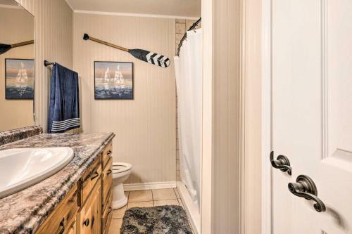 Charming Abode With Yard About 2 Mi To Texas Aandm!