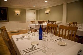Hotel Woodbound Inn