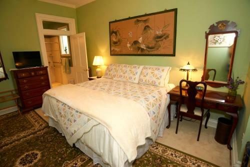 Bed & Breakfast Center Harbor Sutton House B & B