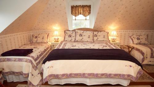 Bed & Breakfast Center Harbor Sutton House B & B