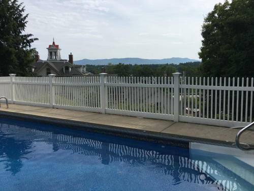 Bed & Breakfast Center Harbor Sutton House B & B