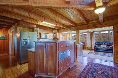 Stunning Cabin: 7 Acres, 360 Views, 20min To Park!