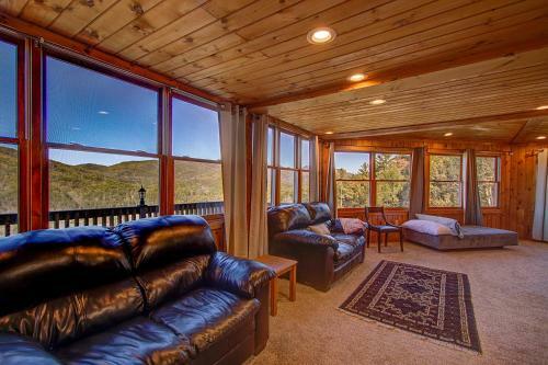 Stunning Cabin: 7 Acres, 360 Views, 20min To Park!