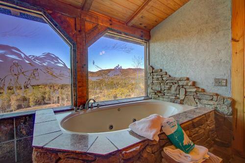 Stunning Cabin: 7 Acres, 360 Views, 20min To Park!