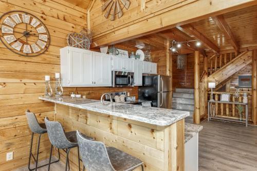 High Expectations - Mountain View, Game Room, Hot Tub