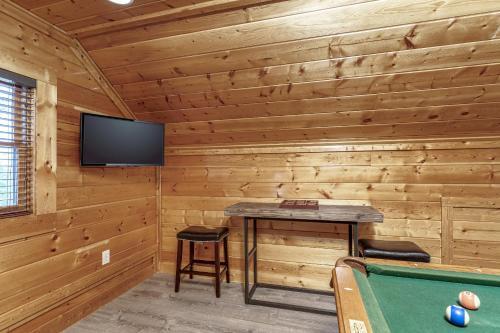High Expectations - Mountain View, Game Room, Hot Tub