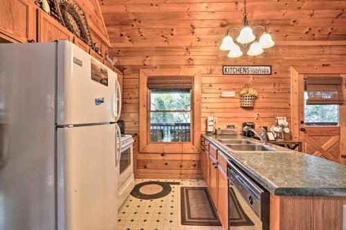 Sevierville Cabin With Boat Launch And Hot Tub!