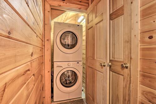 Sevierville Cabin With Boat Launch And Hot Tub!