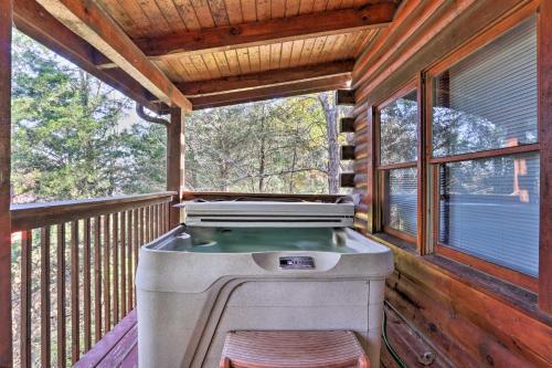 Sevierville Cabin With Boat Launch And Hot Tub!