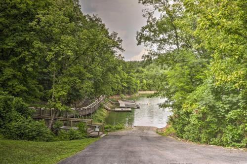 Sevierville Cabin With Boat Launch And Hot Tub!