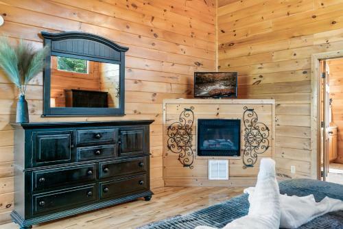 Timberwolf Vista W Hottub Pool Resort View