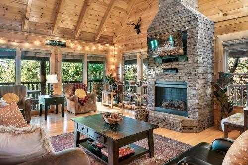 Timberwolf Vista W Hottub Pool Resort View