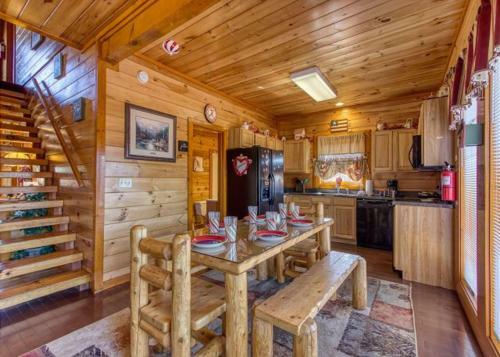 Bear Foot Lodge #308 By Aunt Bug's Cabin Rentals