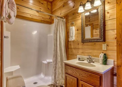 Bear Foot Lodge #308 By Aunt Bug's Cabin Rentals