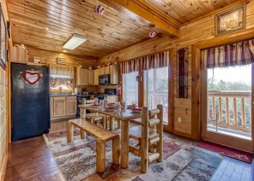 Bear Foot Lodge #308 By Aunt Bug's Cabin Rentals