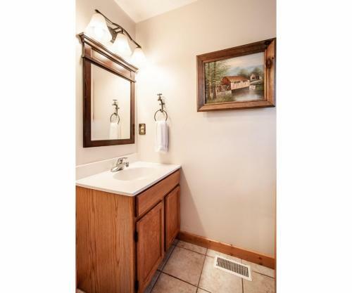 Treeside Retreat - Game Rm, Hottub, Community Pool